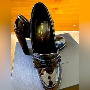 Yves Saint Laurent Pumps